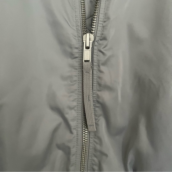 Grey XS bomber jacket, lavender colour inside. Excellent condition, satin feel - Picture 8 of 15